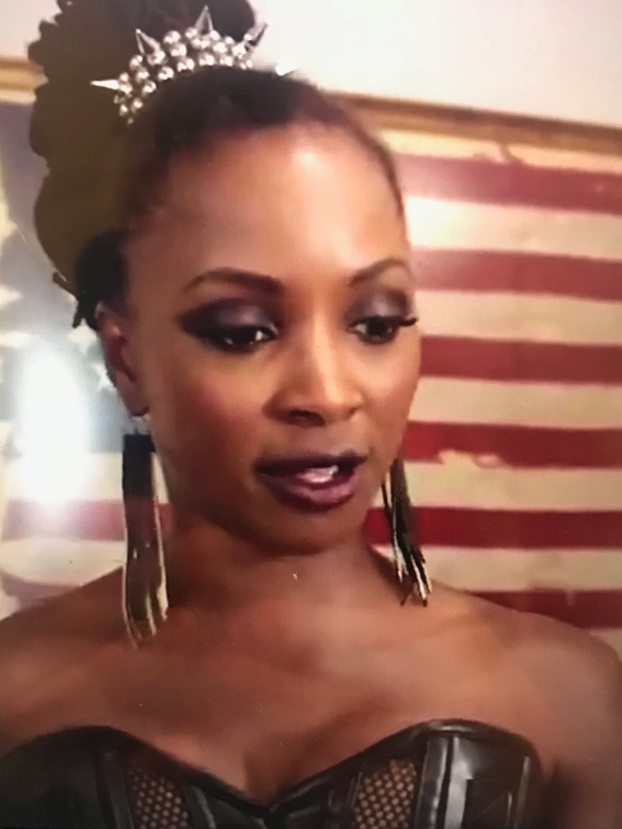 RT @LynPaolo: ⁦@shanolahampton⁩ ⁦@SHO_Shameless⁩ Lady you rocked this outfit !!! https://t.co/yNvKiOjHSG