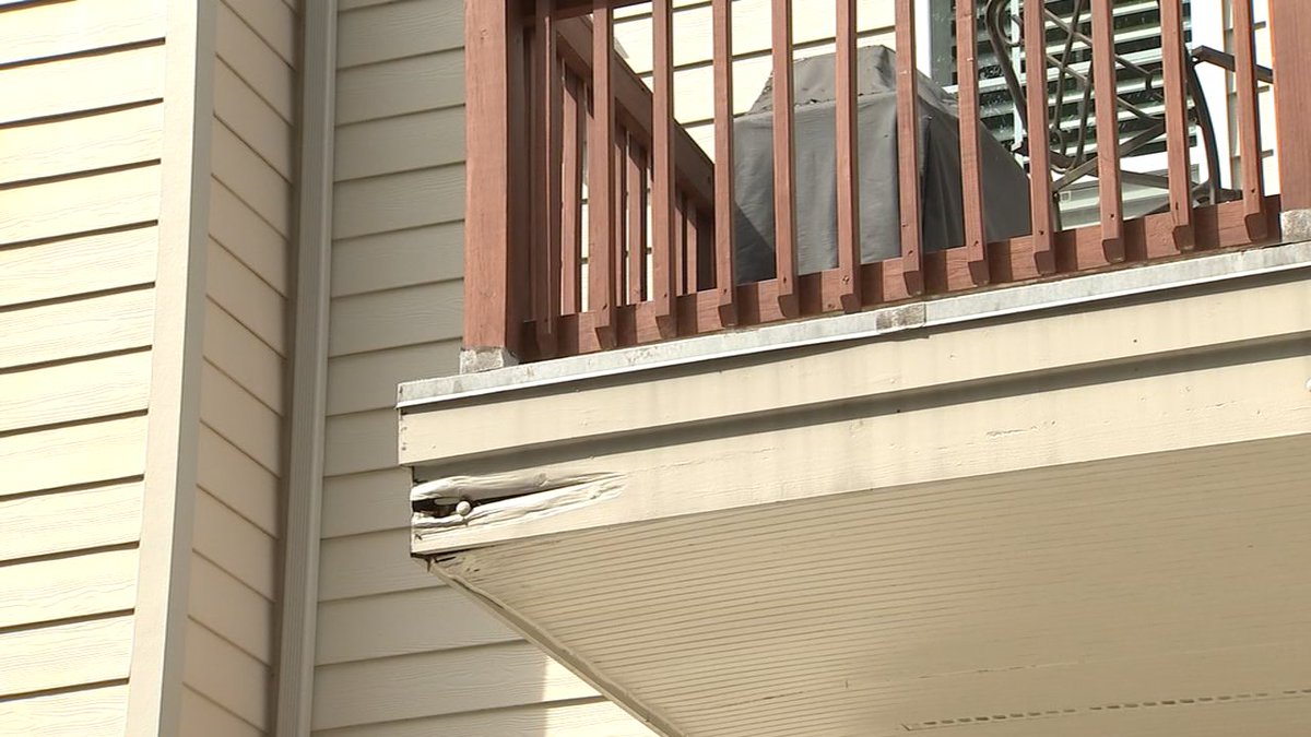 nearly 2 dozen residents say their homebuilder won t pay to replace