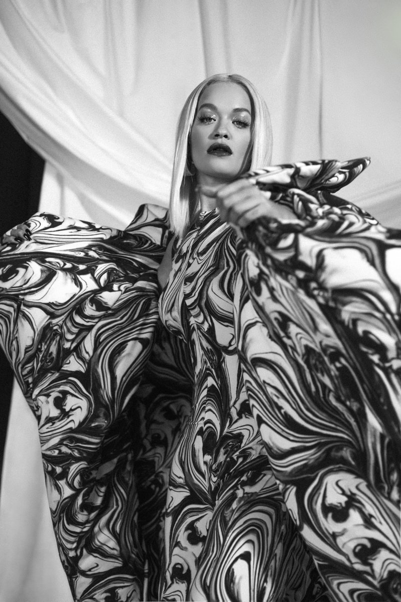 RT @LOfficielES: Entrevistamos a @RitaOra: infancia y profesión. https://t.co/GEy4oBBmIZ https://t.co/n8MC9zXY6N