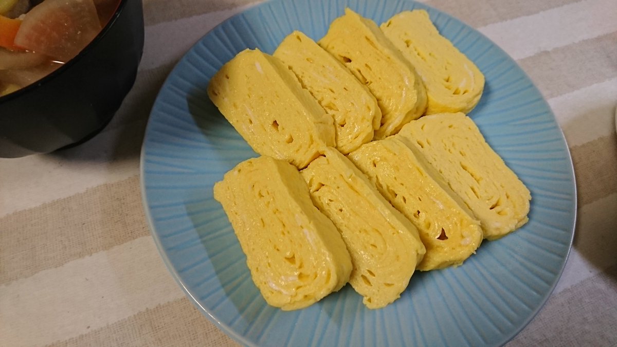 だし巻き玉子に一球入魂の晩ごはん。あと豚汁。#ワカコ酒 を読み返してるせいで、日本酒×和食がやりたくてしょうがない。 # だし巻き玉子に一球入魂の晩ごはん。あと豚汁。#ワカコ酒 を読み返してるせいで、日本酒×和食がやりたくてしょうがない。 #