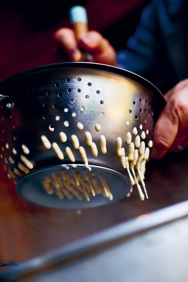 STEP 2: Use a regular metal colander with 1/2cm holes, which you need to hold under cold running water before using. https://t.co/9KlCkpMOyp