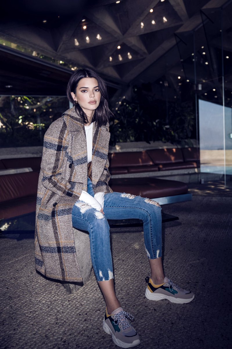 #KKFALL18 Outerwear has officially arrived @bloomingdales ???? #kendallandkylie https://t.co/sygfRh8rzO https://t.co/bncLQ2azpy