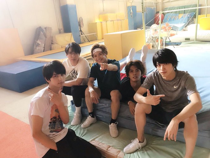 撮影22日目 男子チア部の練習場で起きるあれこれを撮っています🎞トレーニング期間はサウナのようだった体操場が、すっかり過 撮影22日目 男子チア部の練習場で起きるあれこれを撮っています🎞トレーニング期間はサウナのようだった体操場が、すっかり過