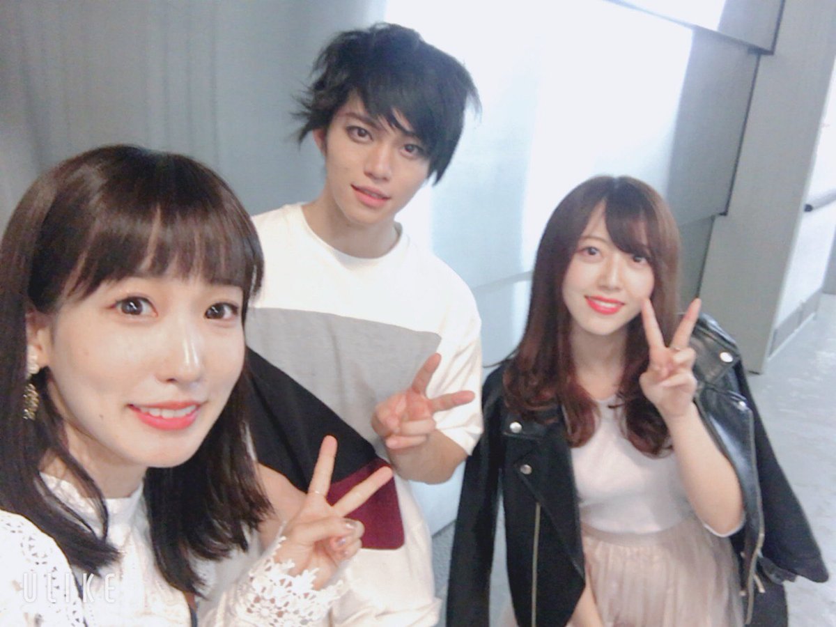 サガステ東京公演初日を迎えました☺︎ハンドシェイカーで共演したあーちゃんめぐちゃんが来てくれたー。メイク落とす時間がなく サガステ東京公演初日を迎えました☺︎ハンドシェイカーで共演したあーちゃんめぐちゃんが来てくれたー。メイク落とす時間がなく