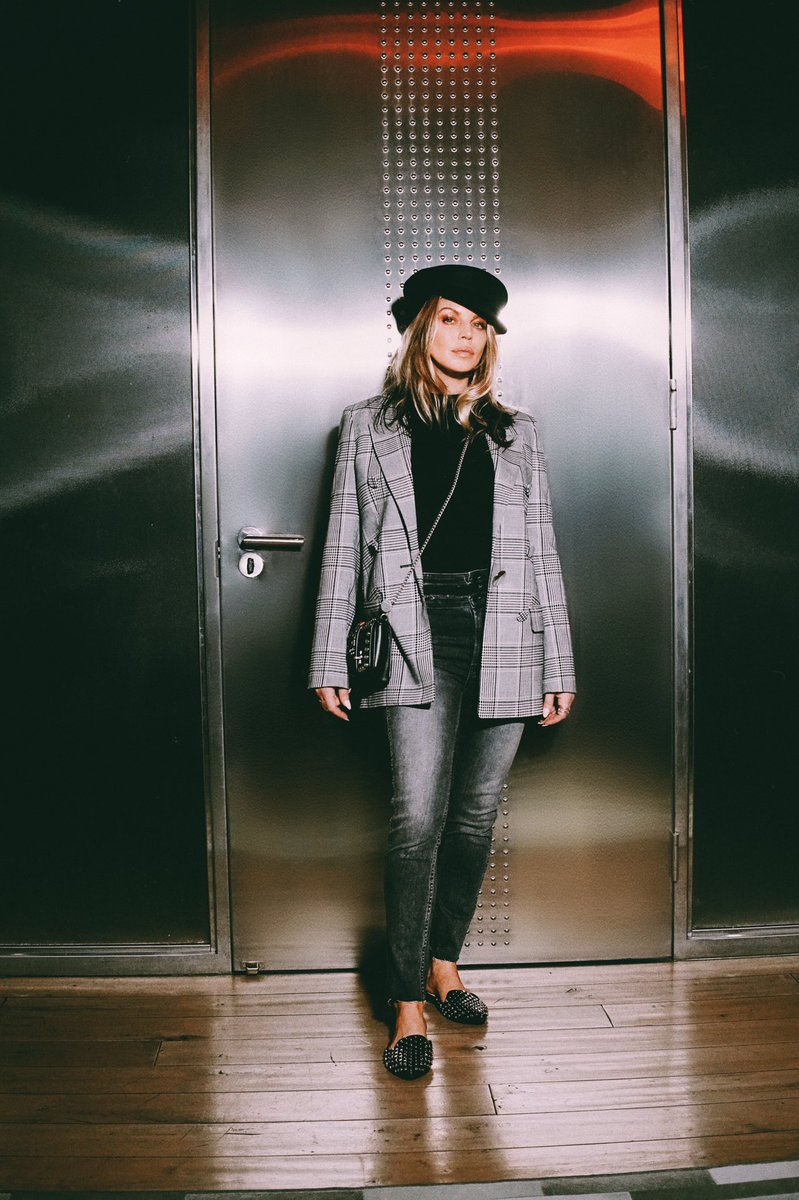 Fashion extravagaaaaanza #IKnowImBeingALabelWhoreInThisPhoto https://t.co/O233U6HazY