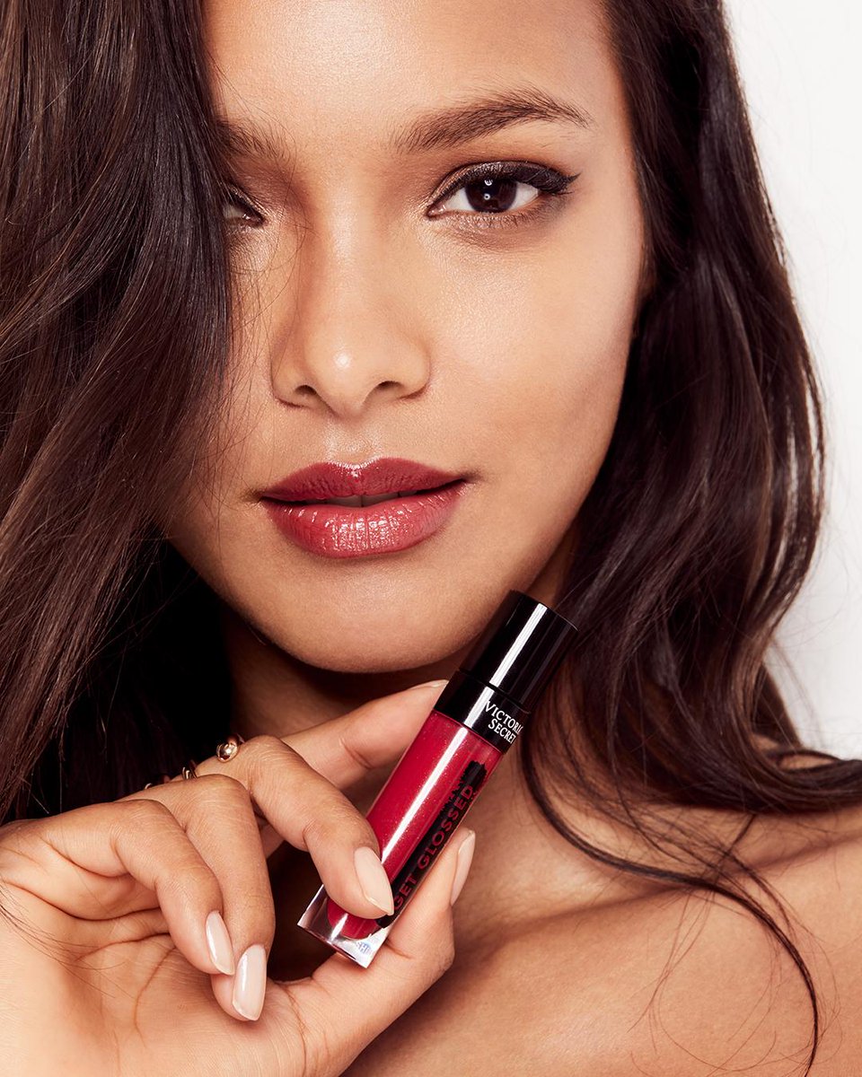 Extreme shine. Rich color. Meet Get Glossed, the OMG of lip shine.
https://t.co/0MQI8qSENX #VSBeauty https://t.co/HFTZGIZ0pc