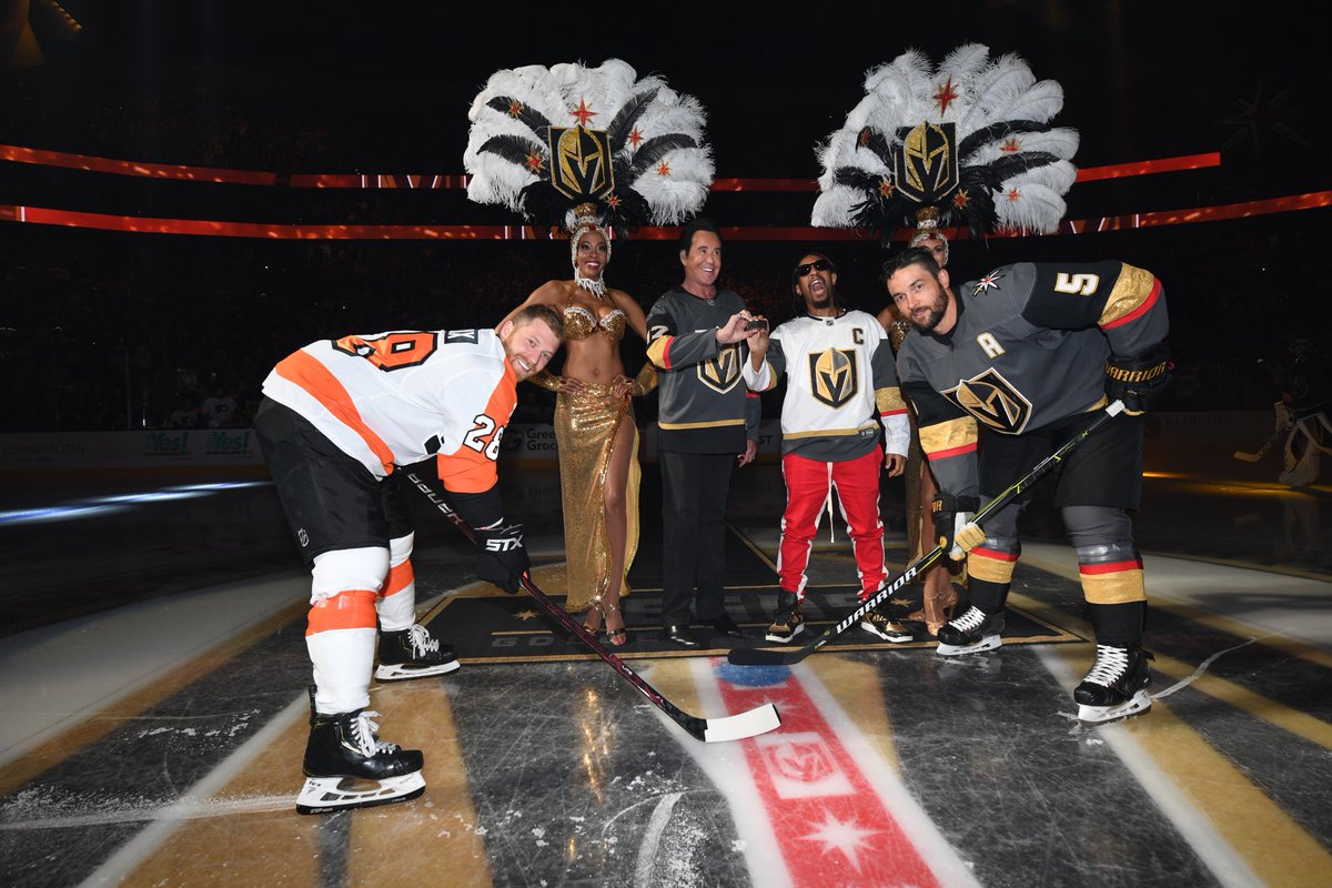 RT @GoldenKnights: Look who showed up to drop the first puck

Wayne Newton and Lil' Jon in the HOUSE https://t.co/UouoSINsaA