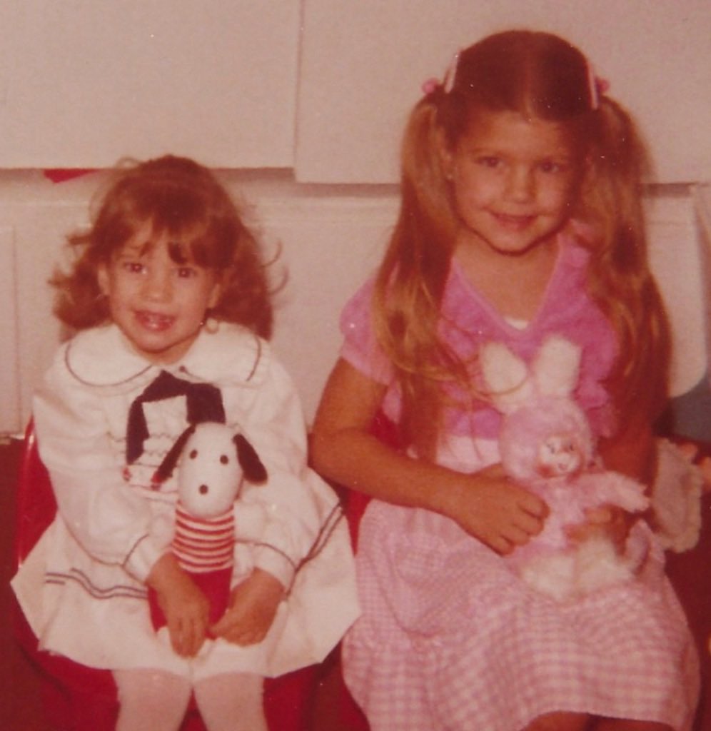 My sis @danamferg & I learned the importance of accessorizing from a young age ????????????????#Danas40FreshAndFabulous https://t.co/r91kDWfHqZ