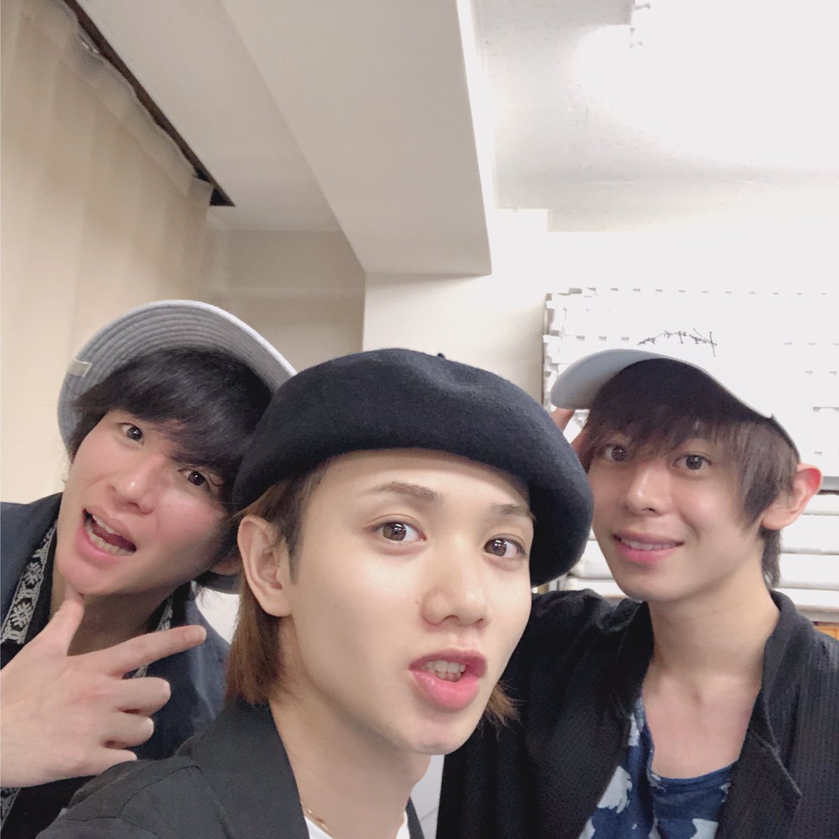 あっカノ顔合わせ本読みでした。さて、リボルバー稽古へ!今日はニコ生もあるよー!リボルバーキャスト全員出演!よろしくお願い あっカノ顔合わせ本読みでした。さて、リボルバー稽古へ!今日はニコ生もあるよー!リボルバーキャスト全員出演!よろしくお願い