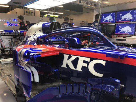 トロロッソ・ホンダ、F1アメリカGPでケンタッキーフライドチキンとスポンサー契約。「KFC」のロゴ入りマシンの写真を公開 トロロッソ・ホンダ、F1アメリカGPでケンタッキーフライドチキンとスポンサー契約。「KFC」のロゴ入りマシンの写真を公開