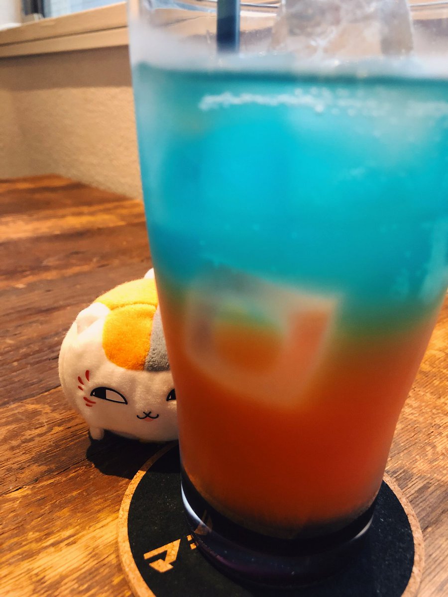 【劇場版 夏目友人帳 ~うつせみに結ぶ~コラボカフェ】現在コラボ中のメニューより「夕焼け空ドリンク」「ニャンコ先生風ドリ 【劇場版 夏目友人帳 ~うつせみに結ぶ~コラボカフェ】現在コラボ中のメニューより「夕焼け空ドリンク」「ニャンコ先生風ドリ