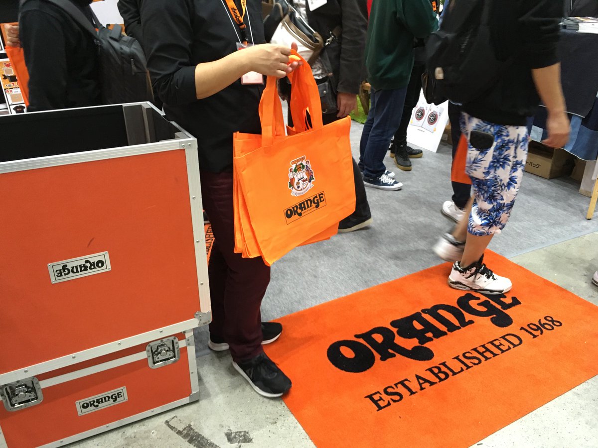 会場ではいろんなブースがトートバッグを配っていますが、特に大人気なのがこのオレンジ! 新作のTERROR BASSなどを 会場ではいろんなブースがトートバッグを配っていますが、特に大人気なのがこのオレンジ! 新作のTERROR BASSなどを
