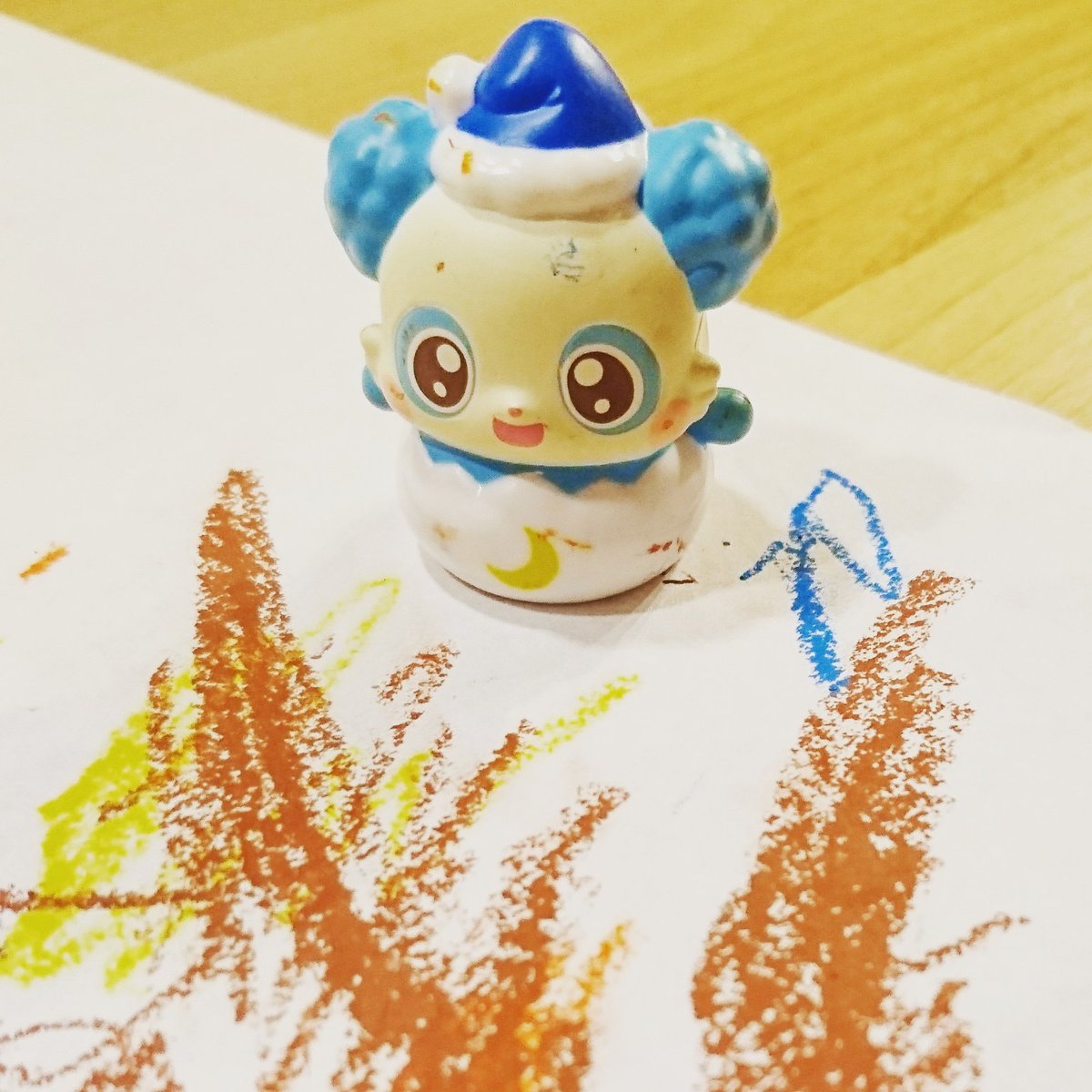 食玩のピローは下の子の😄💙一緒にクレヨンでお絵描きしてた…#cocotama 食玩のピローは下の子の😄💙一緒にクレヨンでお絵描きしてた…#cocotama