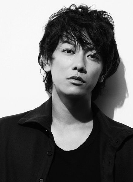 亜人あたりとくらべてみると髪型のせいか男っぽさが薄まったのだろうか… 亜人あたりとくらべてみると髪型のせいか男っぽさが薄まったのだろうか…