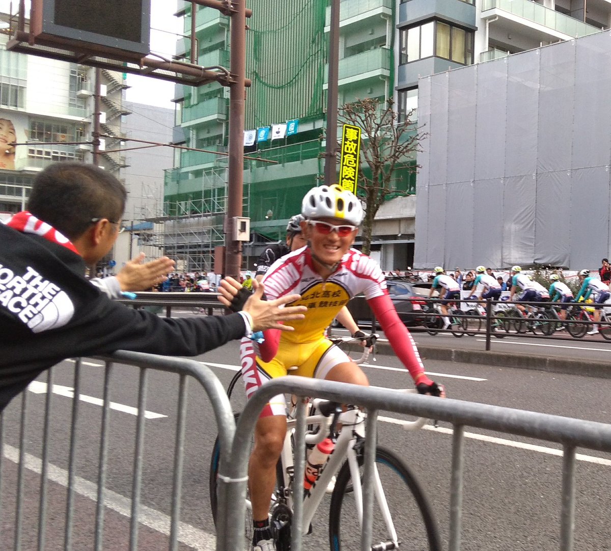毎度おなじみ渡辺航先生。#JapanCup #Criterium #ジャパンカップ #クリテリウム #渡辺航 #弱虫ペダ 毎度おなじみ渡辺航先生。#JapanCup #Criterium #ジャパンカップ #クリテリウム #渡辺航 #弱虫ペダ