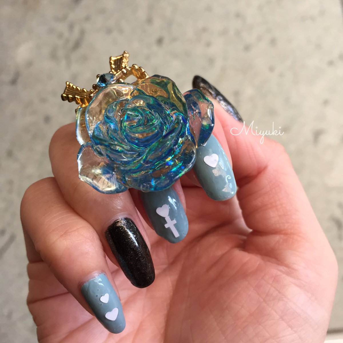 黒執事カフェに行ったときのネイル💅ステラディマーチさん( )の薔薇の指輪をつけていたので一緒にパシャリ📷✨#セルフネイル 黒執事カフェに行ったときのネイル💅ステラディマーチさん( )の薔薇の指輪をつけていたので一緒にパシャリ📷✨#セルフネイル
