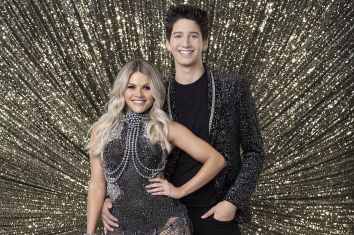 Tune in to watch @MiloManheim on Dancing With The Stars tonight!! Vote at 1-800-868-3410!!! Good luck, Milo! https://t.co/iTIaTvwbZP