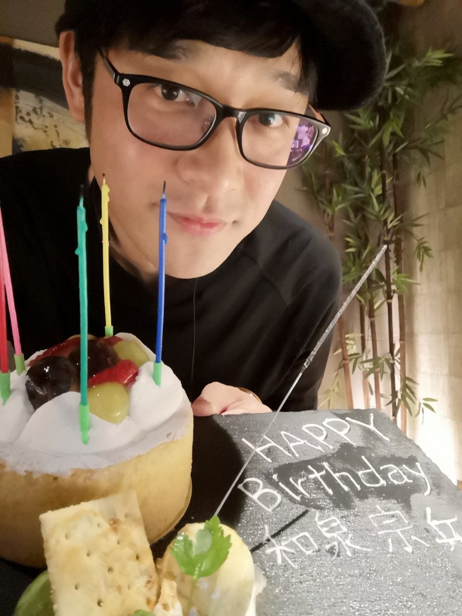 夜分にすみません。41歳になりました!バカボンのパパと同い年ッ!!皆さんの応援の力で今があります!本当にありがとうござい 夜分にすみません。41歳になりました!バカボンのパパと同い年ッ!!皆さんの応援の力で今があります!本当にありがとうござい