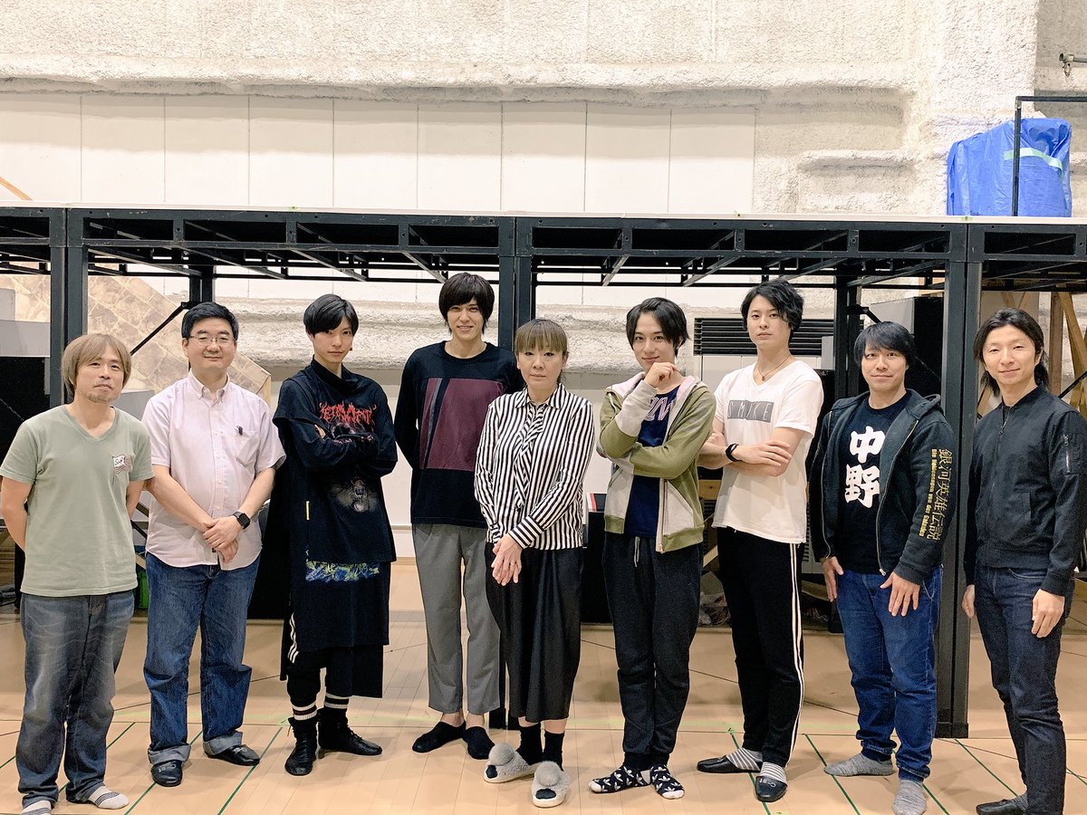 本日は稽古お休みです!ということで先日のニコ生のお写真を🎁まずはMCのみなさん&演出・大岩さん&帝国軍の 本日は稽古お休みです!ということで先日のニコ生のお写真を🎁まずはMCのみなさん&演出・大岩さん&帝国軍の