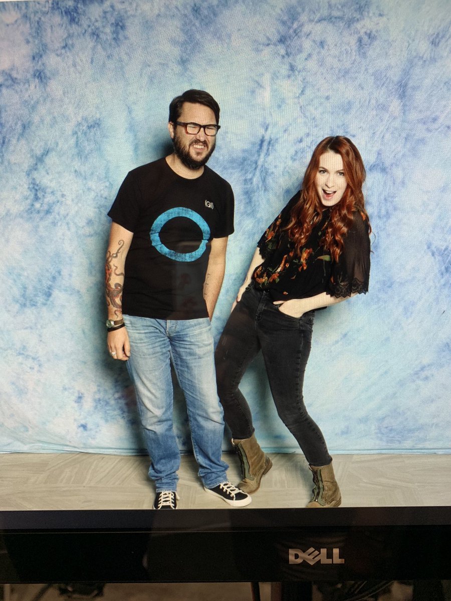 .@wilw loves taking pictures with me haha haha https://t.co/MGdkXVNOoy