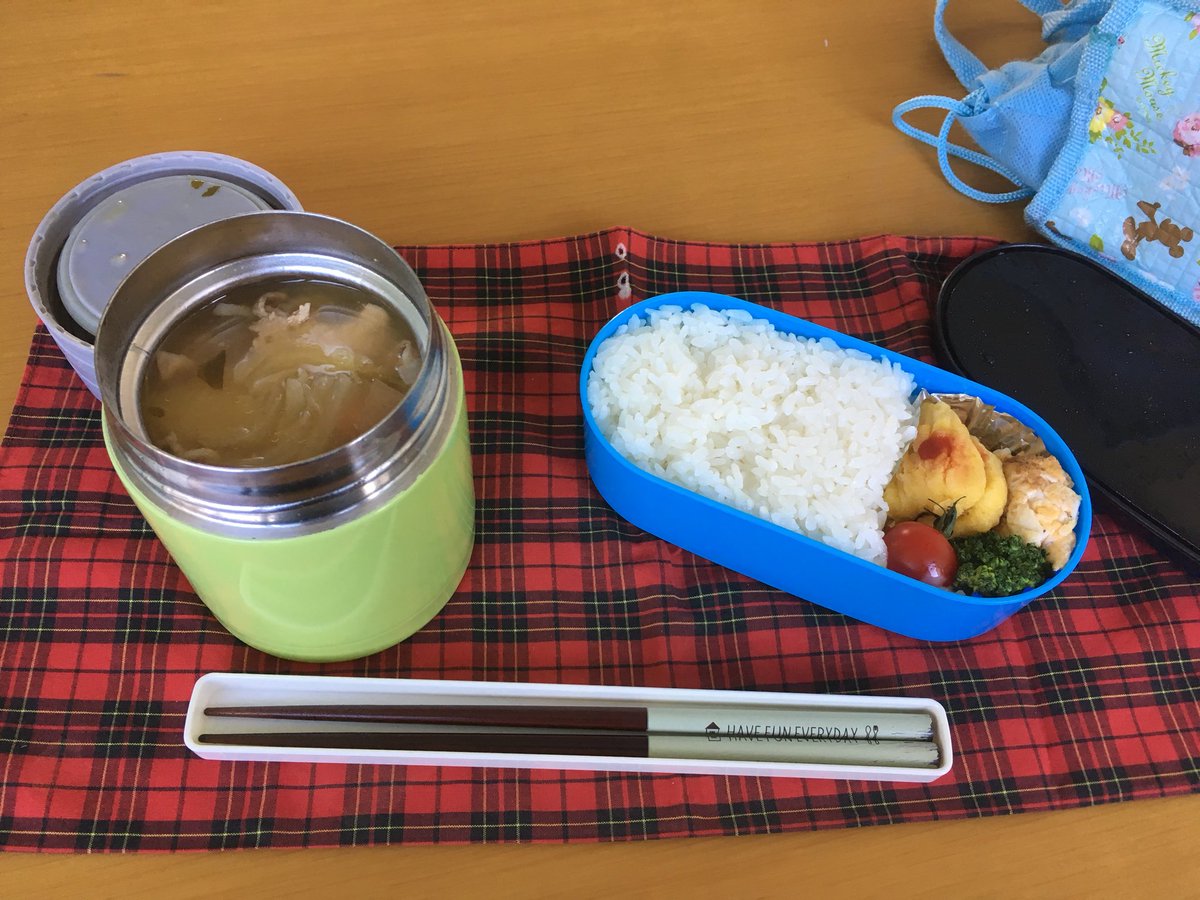 うちの母とっても親切じゃない?今日なぜか #弁当 に #ランチョンマット が付いていたんだけど、、、しかも #スヌーピー うちの母とっても親切じゃない?今日なぜか #弁当 に #ランチョンマット が付いていたんだけど、、、しかも #スヌーピー