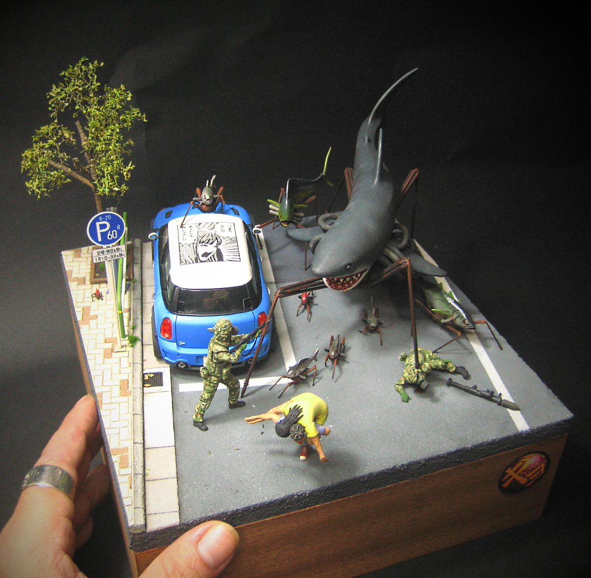 Life on Wheels・余話。当日は伊藤潤二さんのホラー漫画 "ギョ" の作品も展示してました。特に解説無しで置い Life on Wheels・余話。当日は伊藤潤二さんのホラー漫画 "ギョ" の作品も展示してました。特に解説無しで置い