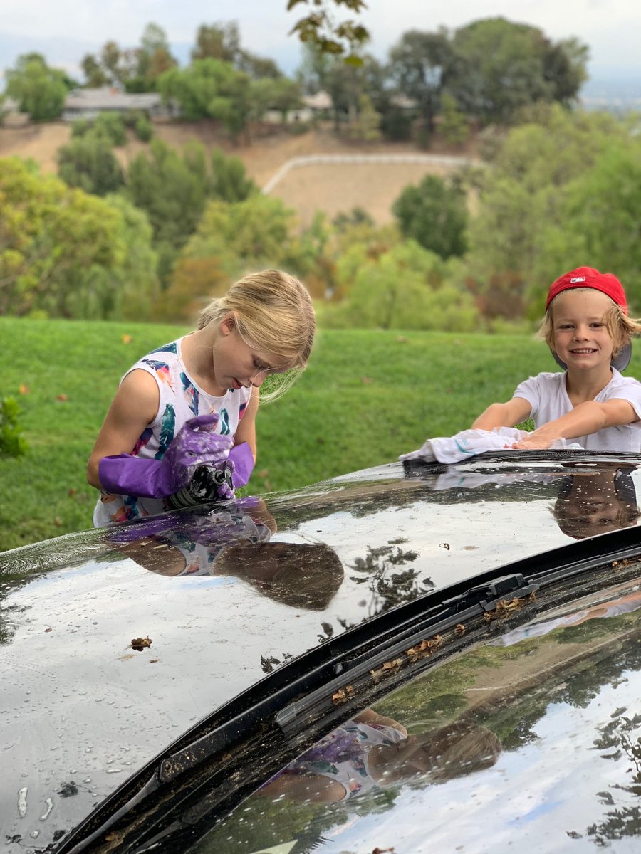 Car wash cuties (yes, Maxi is using my favorite Aesop hand soap ????) #MAXIDREW #ACEKNUTE https://t.co/BuaEsYIbQe