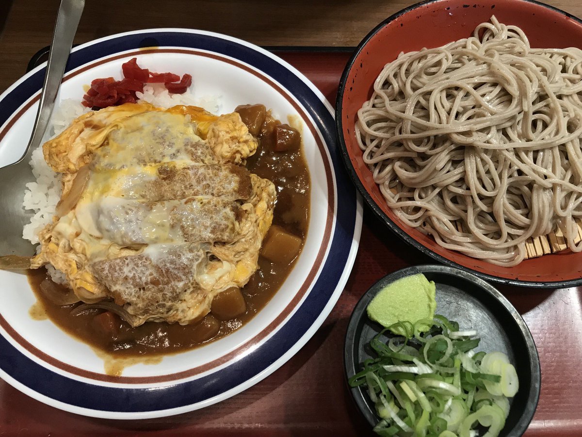 富士そばの親子丼カレーセット。なんかもうカレー親子丼ってアベンジャーズにガーディアンズが加入したぐらいの強さなんだけど。 富士そばの親子丼カレーセット。なんかもうカレー親子丼ってアベンジャーズにガーディアンズが加入したぐらいの強さなんだけど。