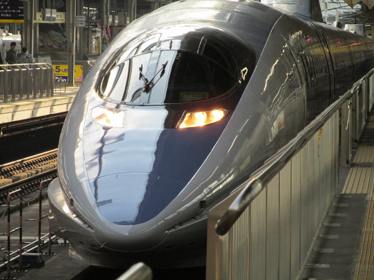 3.500系新幹線の中でも有数の人気を誇る初代300キロ運転の立役者。今ではこだまとなり8両と身軽になったが人気は未だに 3.500系新幹線の中でも有数の人気を誇る初代300キロ運転の立役者。今ではこだまとなり8両と身軽になったが人気は未だに
