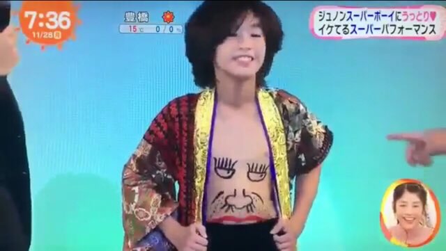 ジュノンコンテストファイナルのステージ…(オマケで)腹踊りを披露した12歳がいた事を知る。 ジュノンコンテストファイナルのステージ…(オマケで)腹踊りを披露した12歳がいた事を知る。