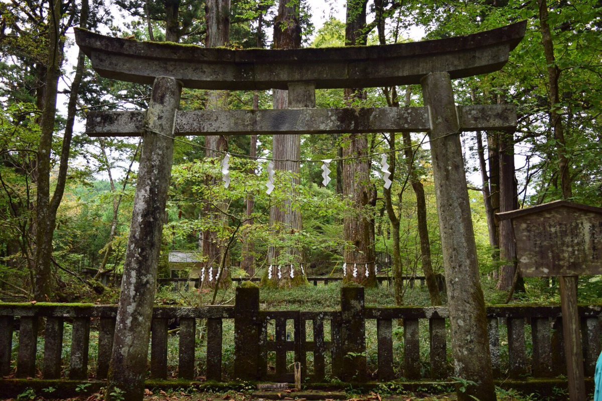 今回行った日光東照宮のすぐ近くだけど殆ど人が来ない瀧尾神社(たきのお)と白糸滝(しらいとのたき)はめちゃくちゃオススメ! 今回行った日光東照宮のすぐ近くだけど殆ど人が来ない瀧尾神社(たきのお)と白糸滝(しらいとのたき)はめちゃくちゃオススメ!