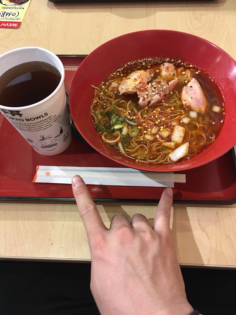 念願のすき家のチリラーメン食べた〜‼︎これめちゃ美味いわ〜♪(((o(*゚▽゚*)o)))そして店の感じがおしゃれですね 念願のすき家のチリラーメン食べた〜‼︎これめちゃ美味いわ〜♪(((o(*゚▽゚*)o)))そして店の感じがおしゃれですね
