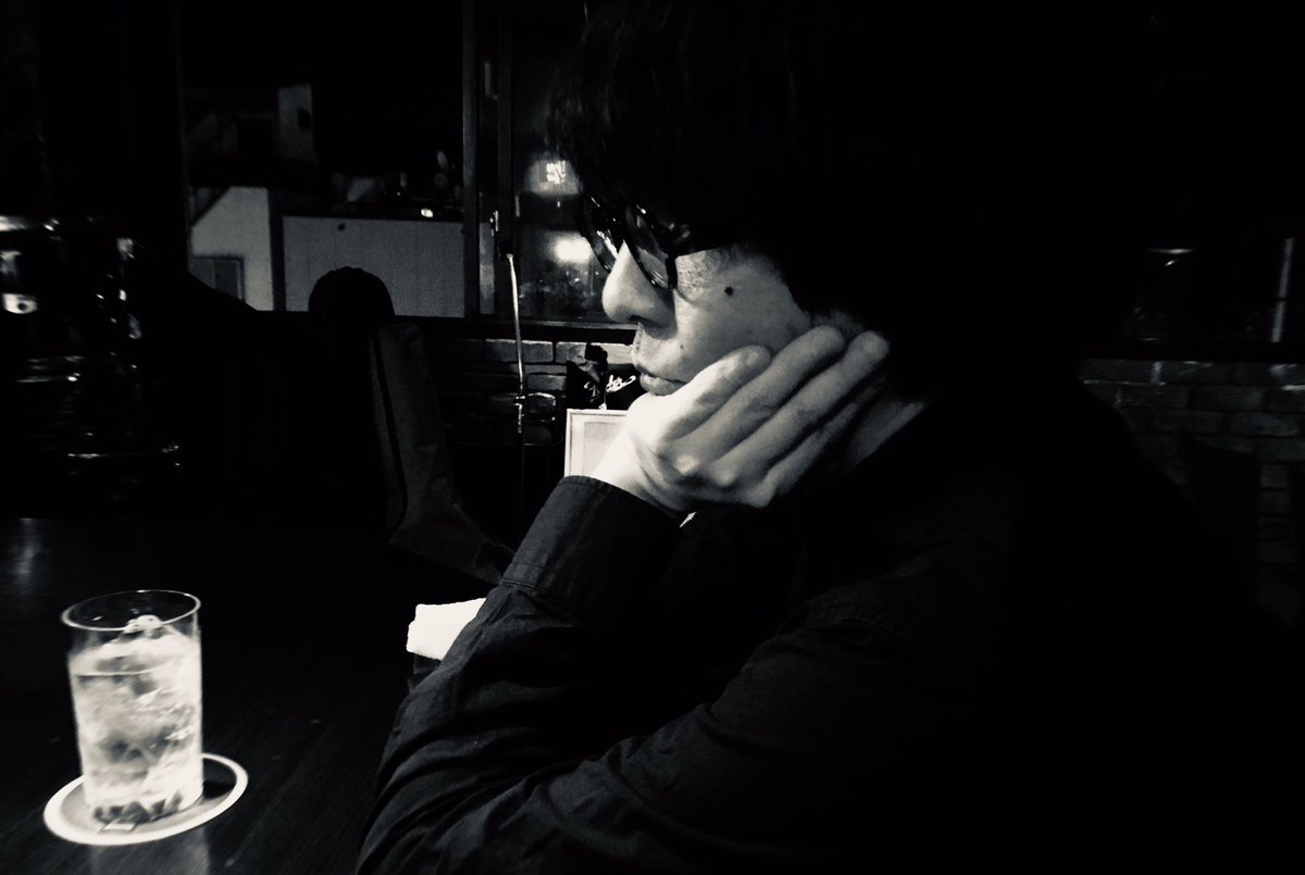 木屋町ディランIIにて酒を嗜むピンポンちゃん。 木屋町ディランIIにて酒を嗜むピンポンちゃん。