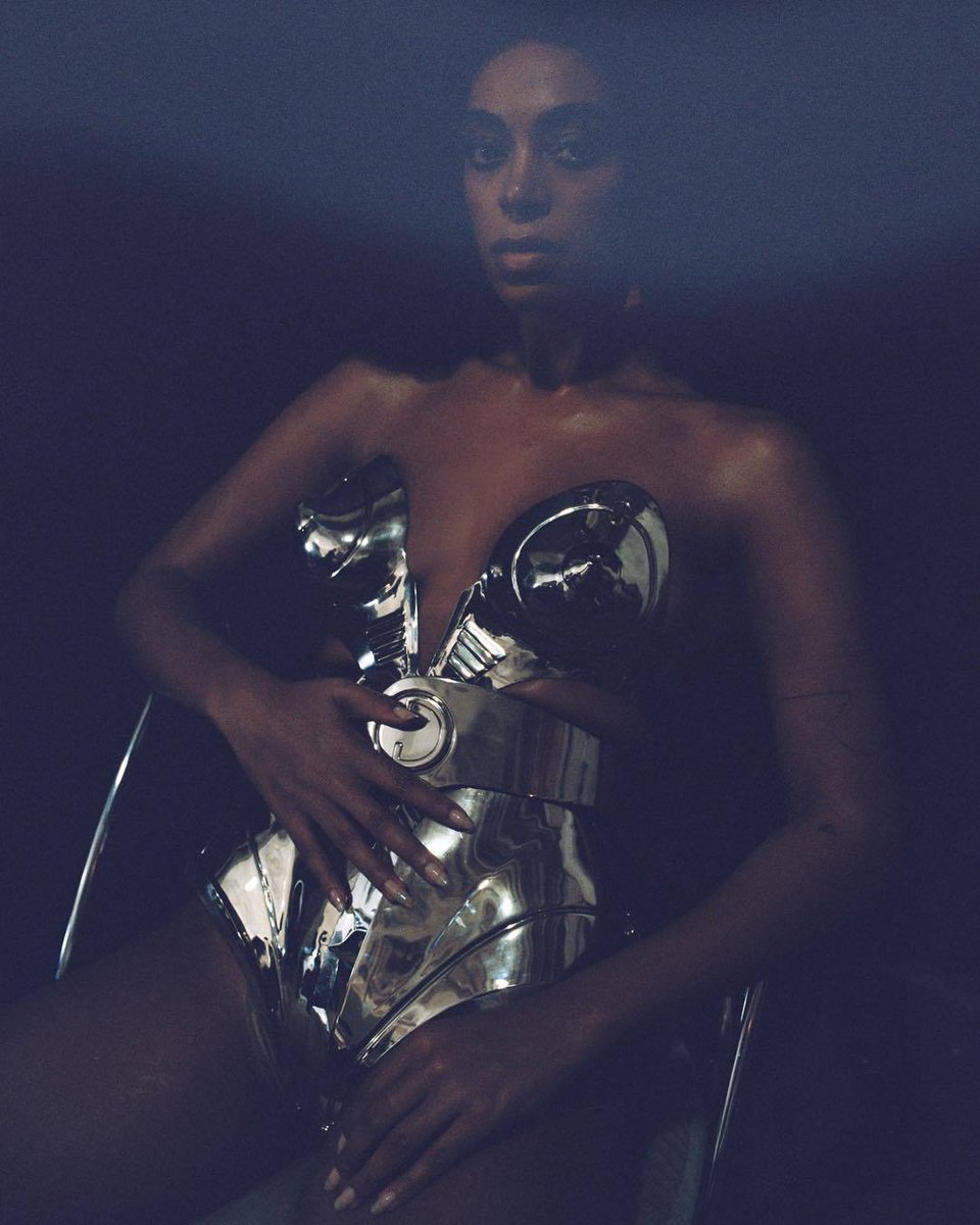 RT @PRADACCIA: Solange in Thierry Mugler S/S 1991 photographed by Cary Fagan. https://t.co/UR7OIbujny