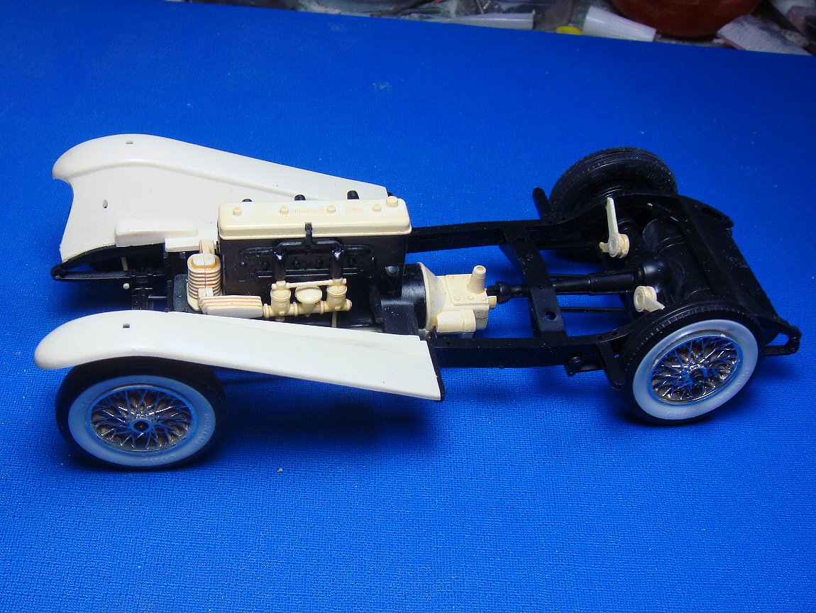 グンゼ1/24ベンツSSKの制作にかかります。ベンツSSKは1/32のフルスクラッチ・マッチボックスSSKL改造の物は数 グンゼ1/24ベンツSSKの制作にかかります。ベンツSSKは1/32のフルスクラッチ・マッチボックスSSKL改造の物は数