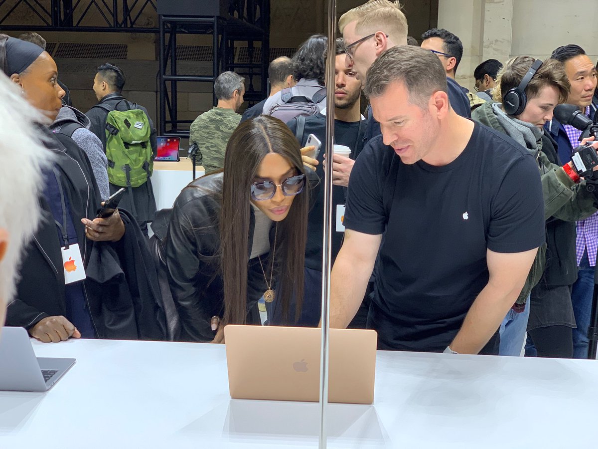 RT @LanceUlanoff: TBW: ⁦@NaomiCampbell⁩, tech enthusiast. #AppleEvent https://t.co/wEjjwEqbMU