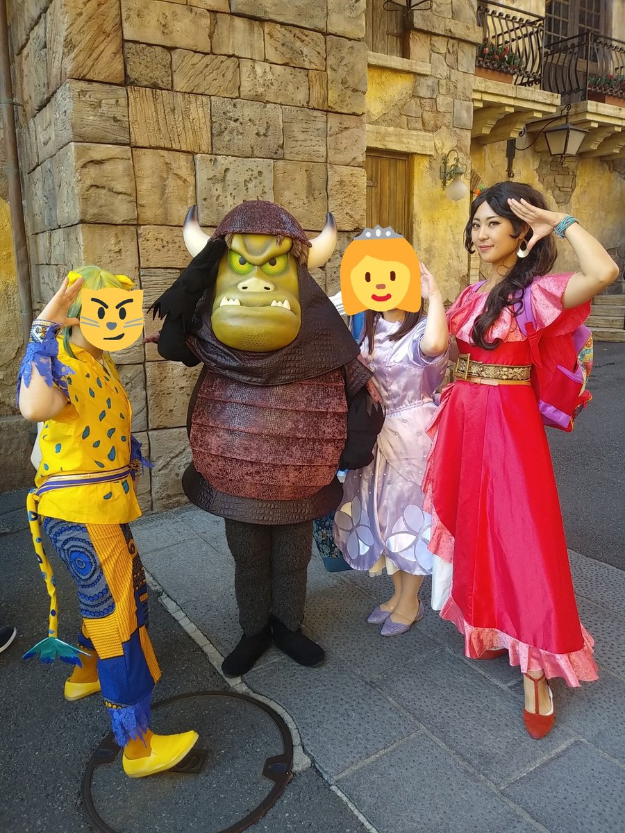 去年に続いてアバローのプリンセス エレナ仮装🙌ちびっこやインバウンドの方もだけど、今年は去年以上にエレナお好きなお姉さん 去年に続いてアバローのプリンセス エレナ仮装🙌ちびっこやインバウンドの方もだけど、今年は去年以上にエレナお好きなお姉さん