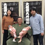 Dq5wCXCUcAAsfFl.jpg:thumb