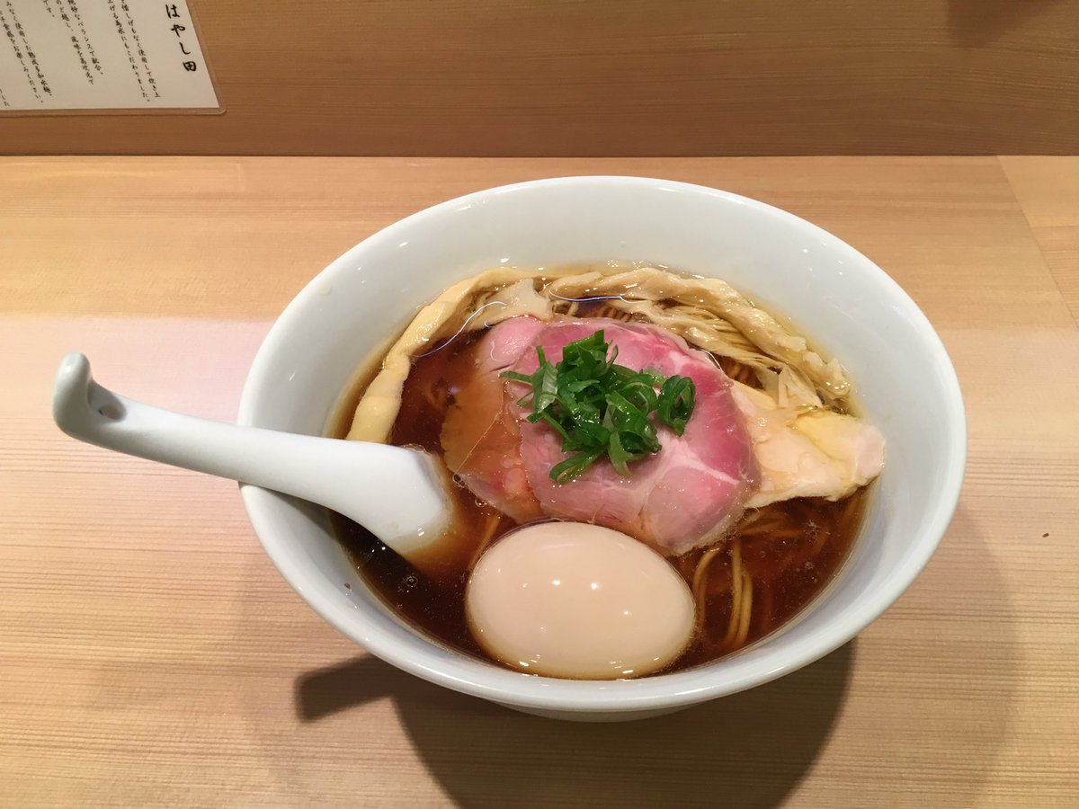 ラーメン大好き小泉さんだから、ラーメン食べてる ラーメン大好き小泉さんだから、ラーメン食べてる