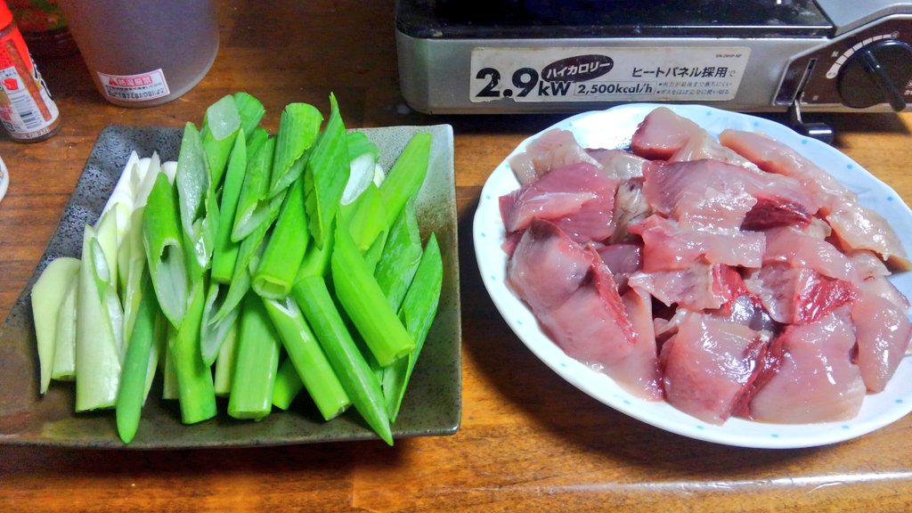 晩ご飯😙マグロ(よこわ)でネギま鍋〆はうどんかな!?😋 晩ご飯😙マグロ(よこわ)でネギま鍋〆はうどんかな!?😋