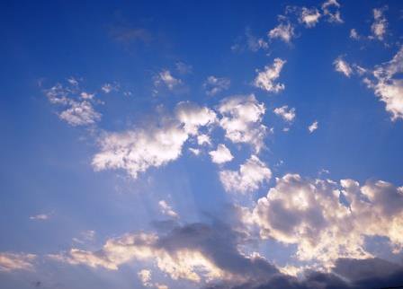 朝の空と 今日の月(月齢12) 今日は秋晴れの とてもさわやかな1日でした そして 今日も月がきれいです…。 #今日 朝の空と 今日の月(月齢12) 今日は秋晴れの とてもさわやかな1日でした そして 今日も月がきれいです…。 #今日