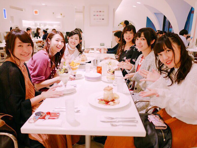 実は〜1回目と2回目の舞台挨拶の間にフルーツパーラーしてましたw植田佳奈ちゃん阿澄佳奈ちゃん佐藤聡美ちゃん戸松遥ちゃん日 実は〜1回目と2回目の舞台挨拶の間にフルーツパーラーしてましたw植田佳奈ちゃん阿澄佳奈ちゃん佐藤聡美ちゃん戸松遥ちゃん日