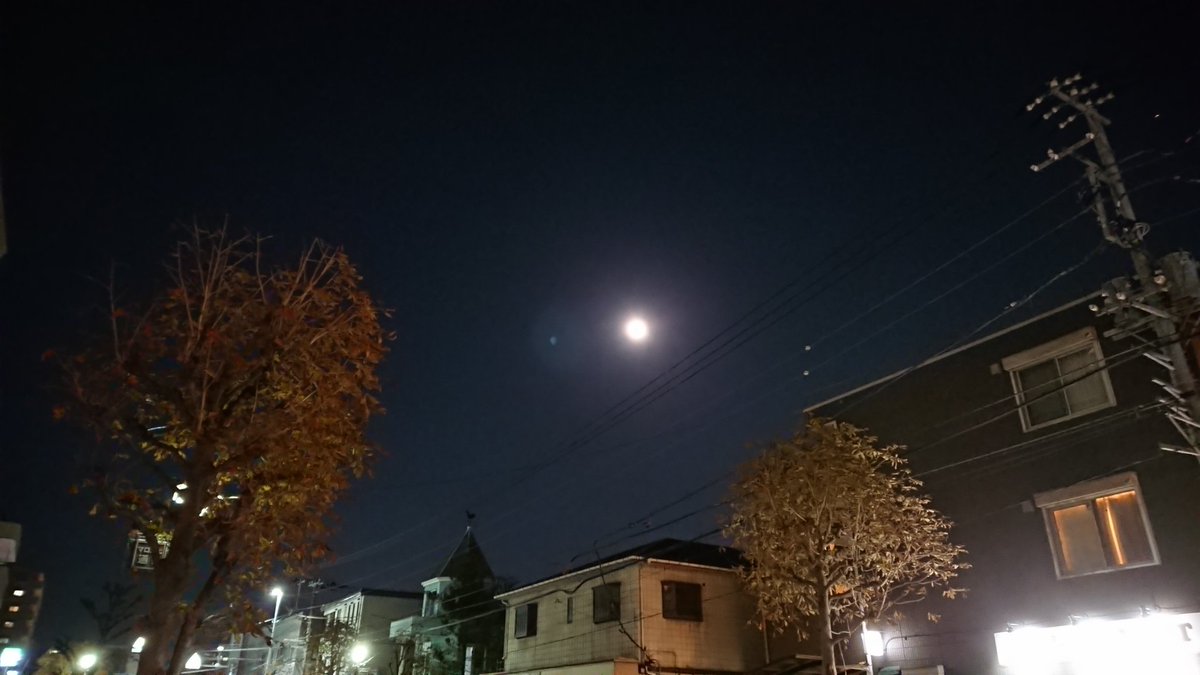 今夜は十三夜スマホ撮りの限界(^-^;)#十三夜 #月がきれい 今夜は十三夜スマホ撮りの限界(^-^;)#十三夜 #月がきれい