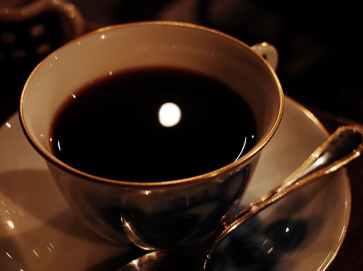 【今日のお茶以外】月がきれいな夜でした。唐組赤テントの前の眞踏。 【今日のお茶以外】月がきれいな夜でした。唐組赤テントの前の眞踏。