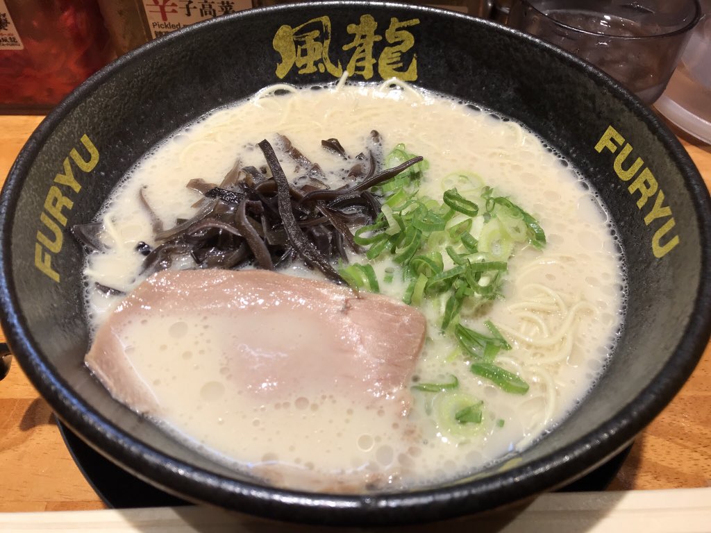 夜ご飯は…『ラーメン大好き小泉さん』にちなんでwはやたも大好きとんこつラーメン♪いただきまーすŧ‹"((。´ω`。))ŧ 夜ご飯は…『ラーメン大好き小泉さん』にちなんでwはやたも大好きとんこつラーメン♪いただきまーすŧ‹"((。´ω`。))ŧ