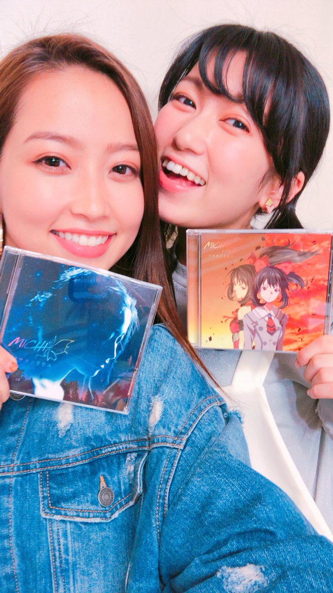 そして、FIVE STARES お聞きくださいましてありがとうございました♪ともよが持っているものが通常盤で私が持ってい そして、FIVE STARES お聞きくださいましてありがとうございました♪ともよが持っているものが通常盤で私が持ってい