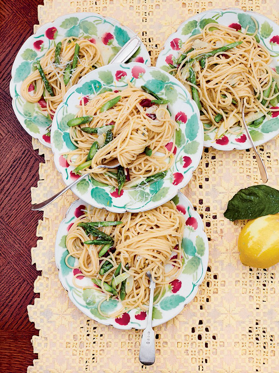 One to pasta on to your #veggie friends... asparagus linguine ???? https://t.co/pRonMrvCv6 https://t.co/Z4h7Tvfh4n
