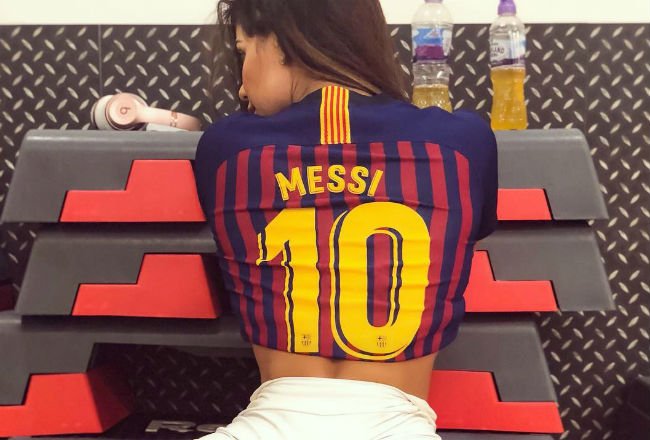 RT @DiaaDiaPa: #DeportesDD Miss BumBum le dedica sus entrenamientos de glúteos a Messi https://t.co/aVQlZiA2PA https://t.co/upwujERBqU