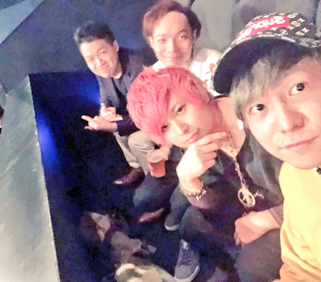 本日はドラムのたつくんの好意で、ラックライフさんのライブに招待頂きました!「チア男子!!」や「食戟のソーマ」で曲は知って 本日はドラムのたつくんの好意で、ラックライフさんのライブに招待頂きました!「チア男子!!」や「食戟のソーマ」で曲は知って