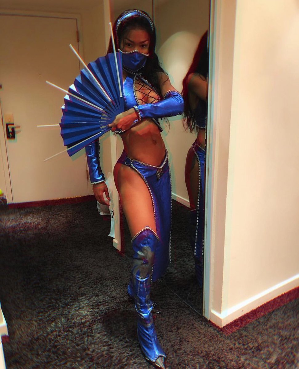 RT @KarenCivil: .@TEYANATAYLOR is in the running for costume of the year dressed as Kitana from Moral Kombat. https://t.co/oQWKebOLVU